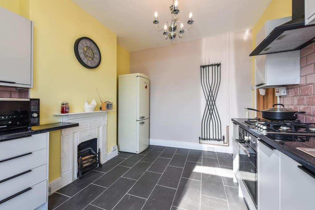 Traditional 3-Bed Property In Pontcanna With Parking Cardiff Extérieur photo